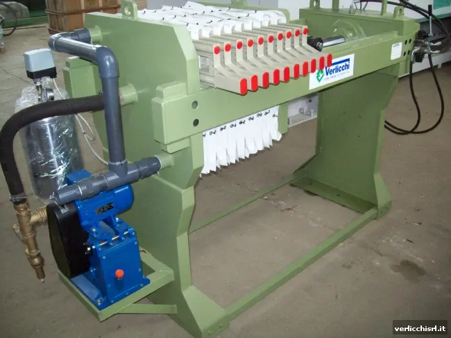Piston feeding pump VR1