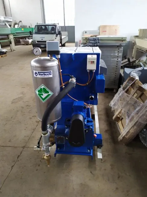 Piston feeding pump VR1