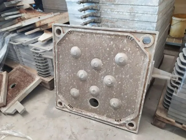 N.25 aluminum plates 800x800 with low feeding and 4 manifolds at the corners