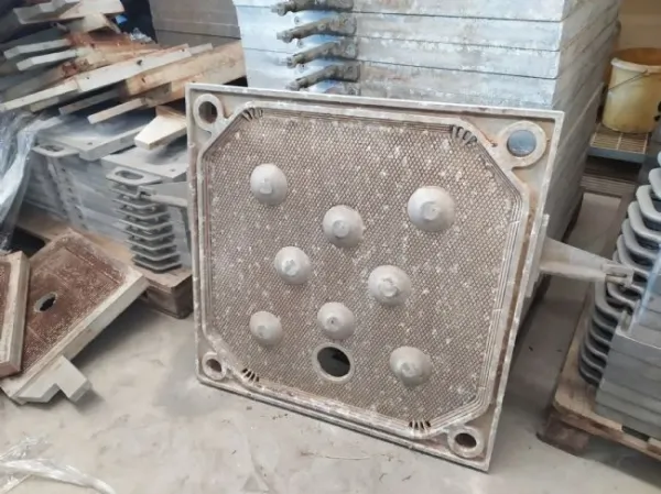 N.25 placas de aluminio con agujero bajo y 4 salidas en colectores